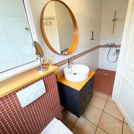 3 Min, Douche Exterieure, Jardin * לה פרדה